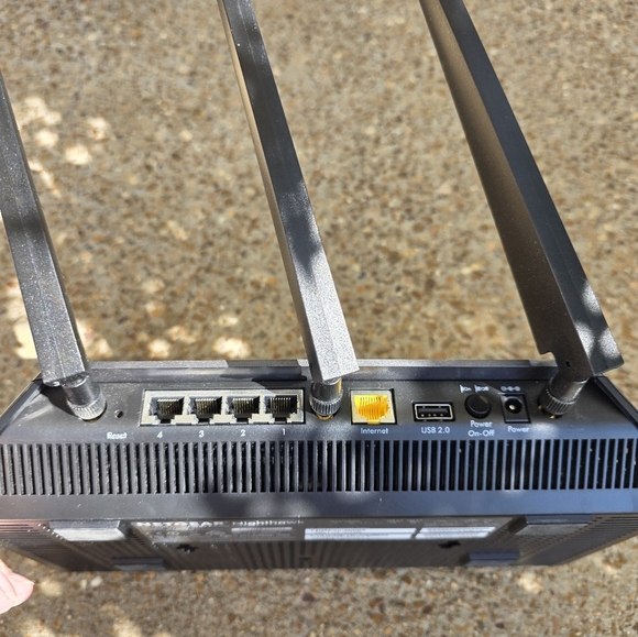 NETGEAR Nighthawk AC1900 Smart WiFi Router Internet R7000 - Picture 10 of 13